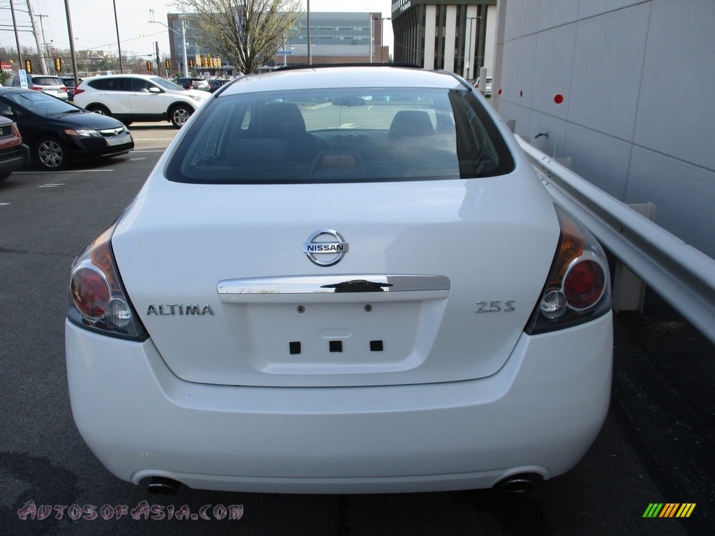 2009 Altima 2.5 S - Winter Frost Pearl / Charcoal photo #4