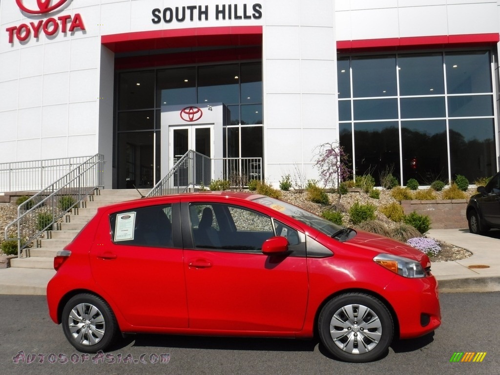 2012 Yaris LE 5 Door - Absolutely Red / Ash Gray photo #2