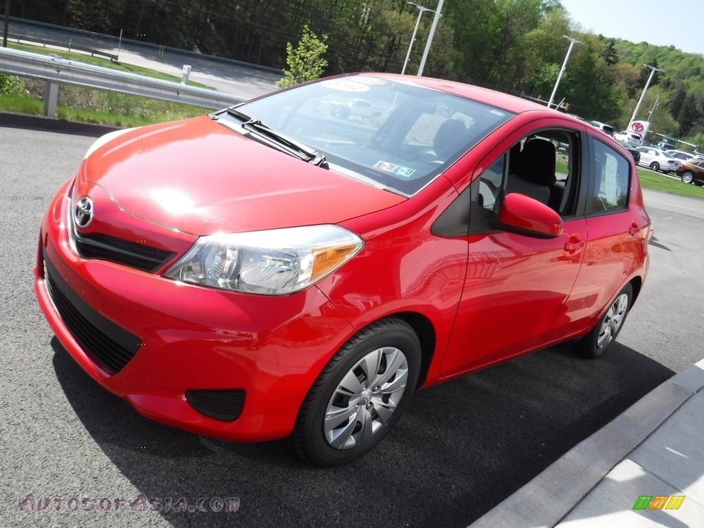 2012 Yaris LE 5 Door - Absolutely Red / Ash Gray photo #5