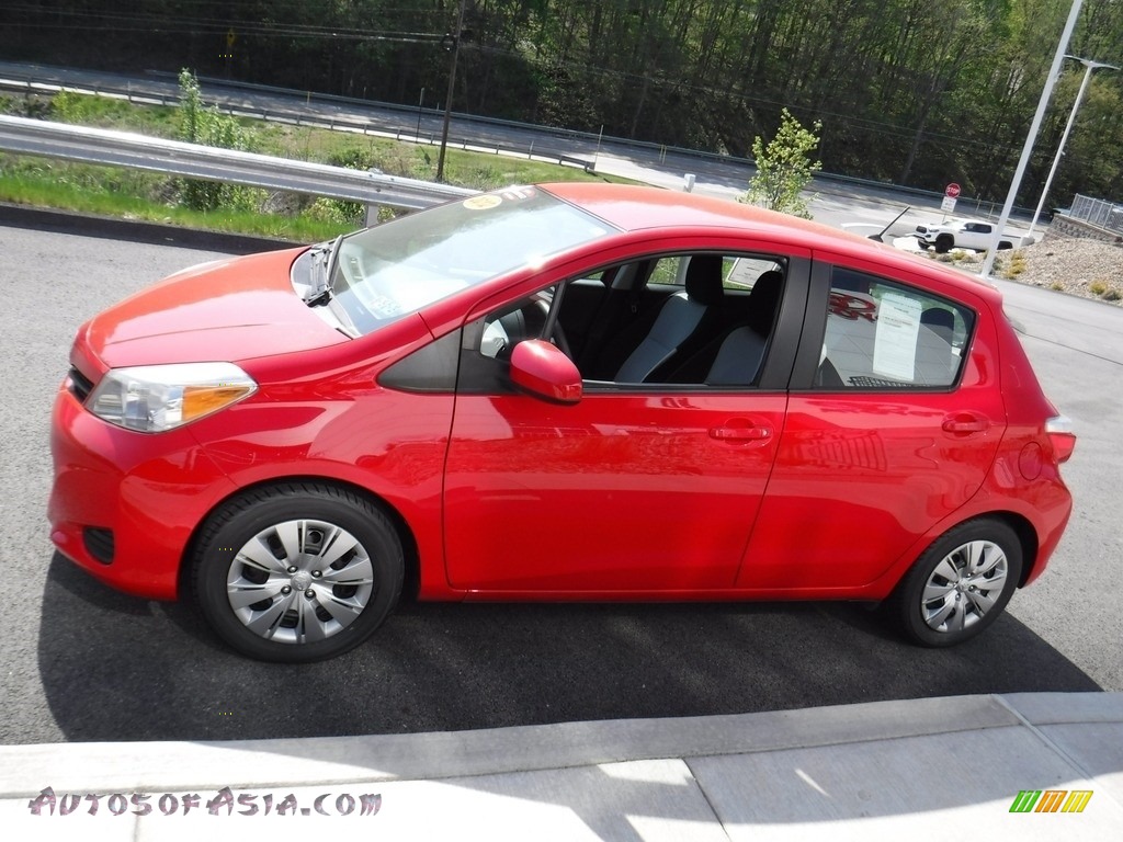 2012 Yaris LE 5 Door - Absolutely Red / Ash Gray photo #6