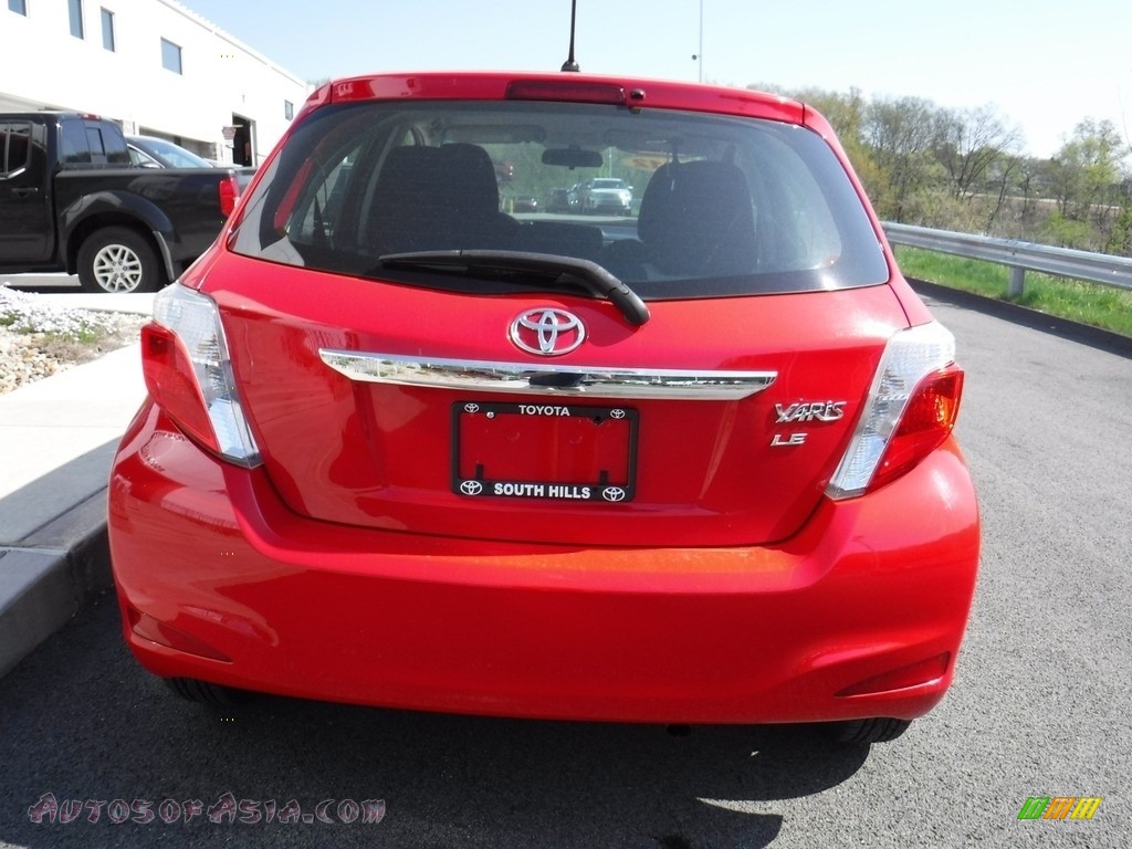 2012 Yaris LE 5 Door - Absolutely Red / Ash Gray photo #8