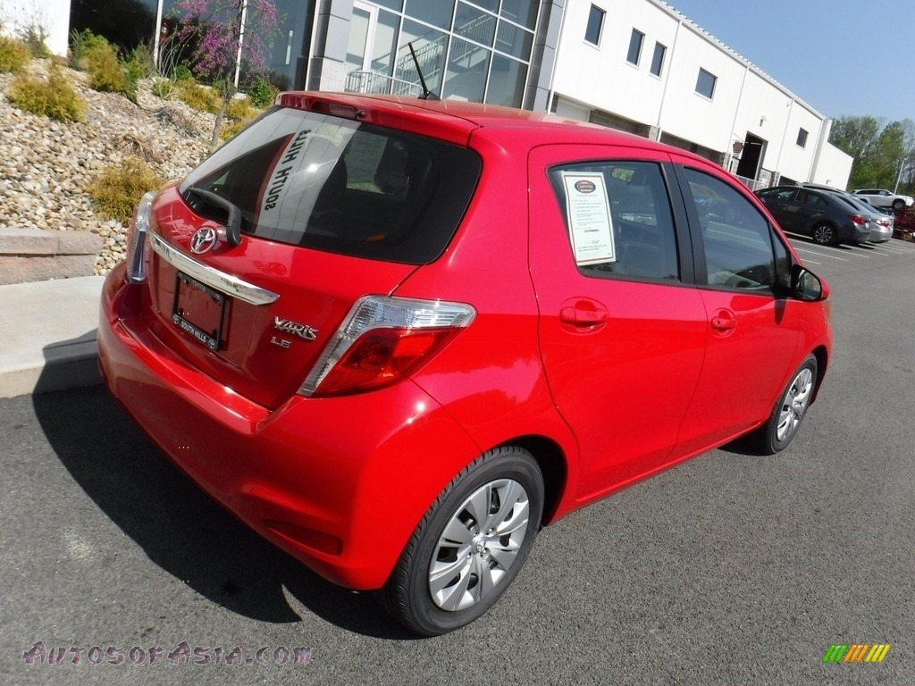 2012 Yaris LE 5 Door - Absolutely Red / Ash Gray photo #9