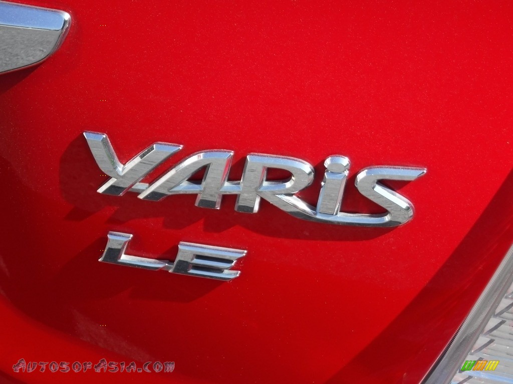 2012 Yaris LE 5 Door - Absolutely Red / Ash Gray photo #10