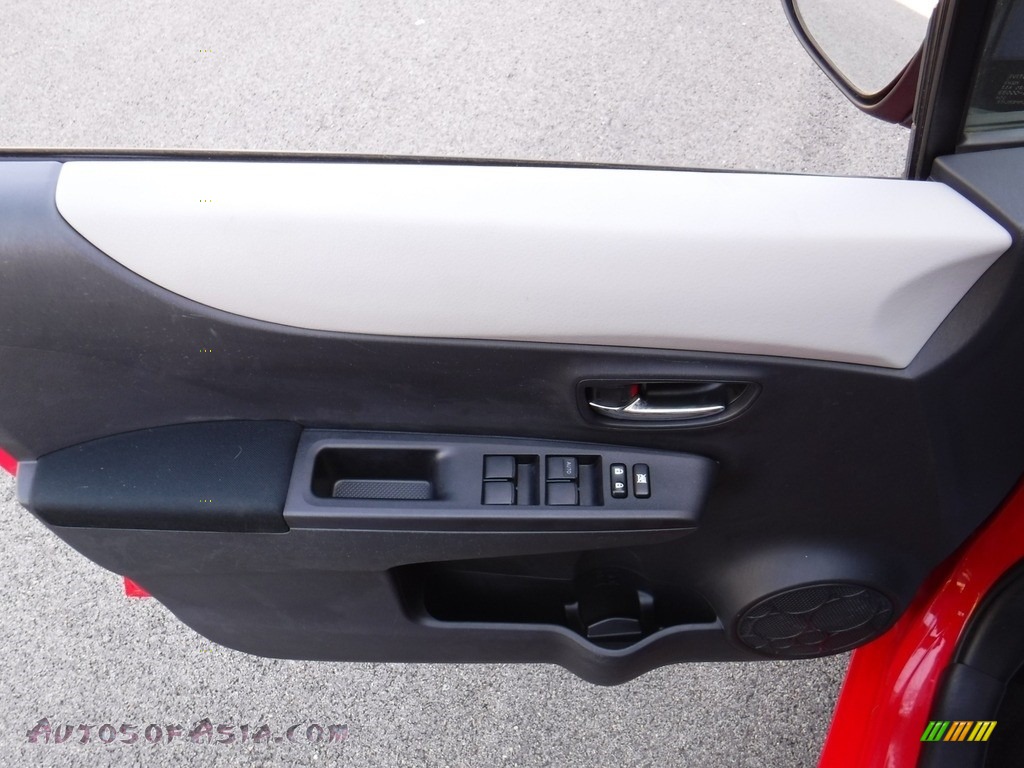2012 Yaris LE 5 Door - Absolutely Red / Ash Gray photo #11