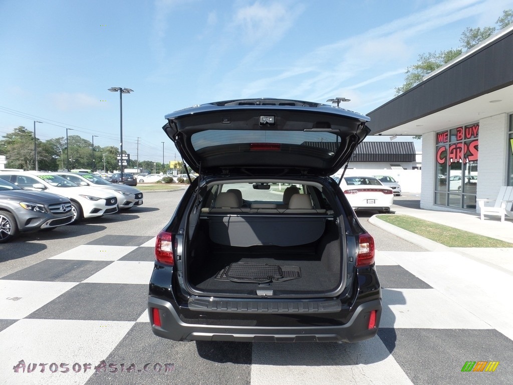 2018 Outback 3.6R Limited - Crystal Black Silica / Ivory photo #5