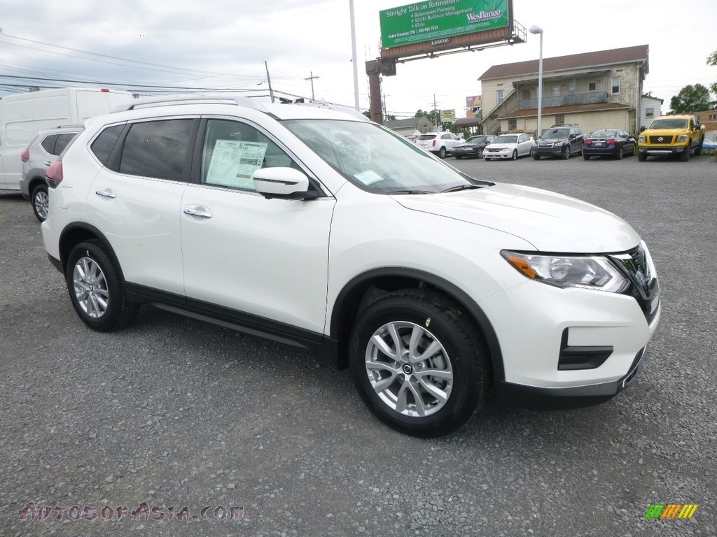 2018 Rogue SV AWD - Pearl White / Charcoal photo #1