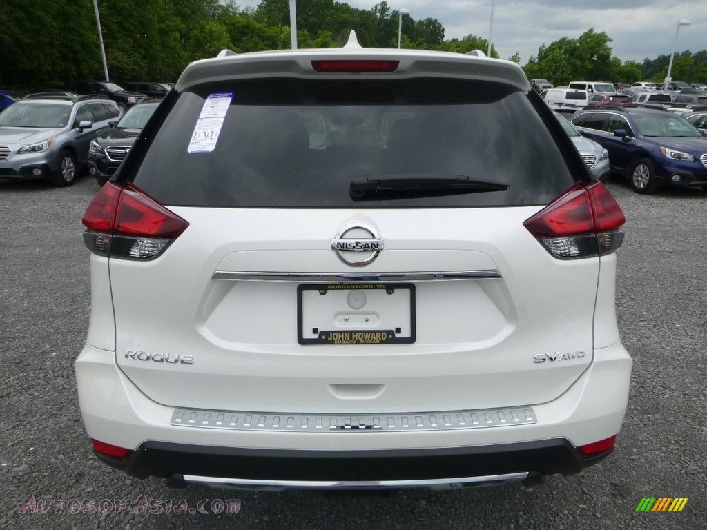 2018 Rogue SV AWD - Pearl White / Charcoal photo #5