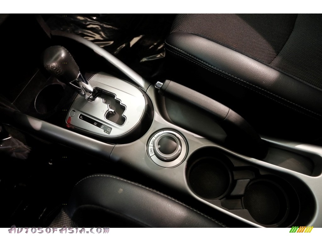 2010 Outlander SE 4WD - Graphite Gray Pearl / Black photo #11