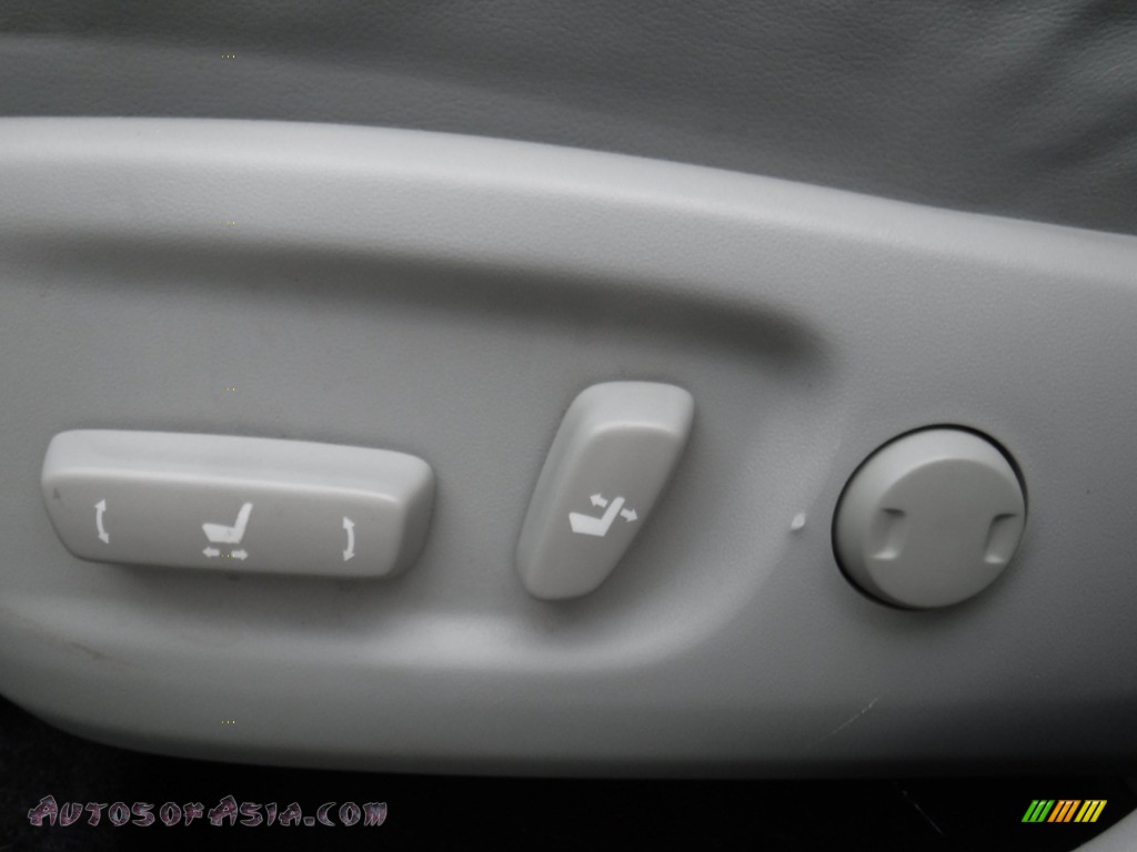 2014 Prius Four Hybrid - Black / Misty Gray photo #13