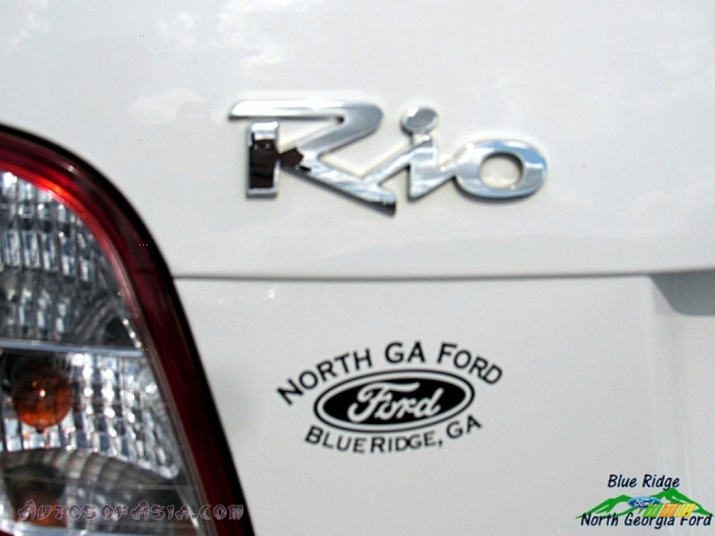 2010 Rio LX Sedan - Clear White / Beige photo #29