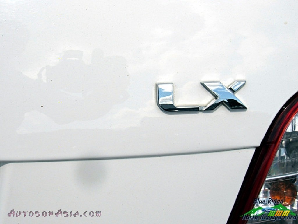 2010 Rio LX Sedan - Clear White / Beige photo #30