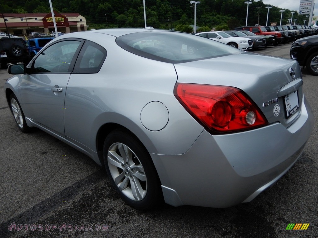 2010 Altima 2.5 S Coupe - Radiant Silver / Charcoal photo #3