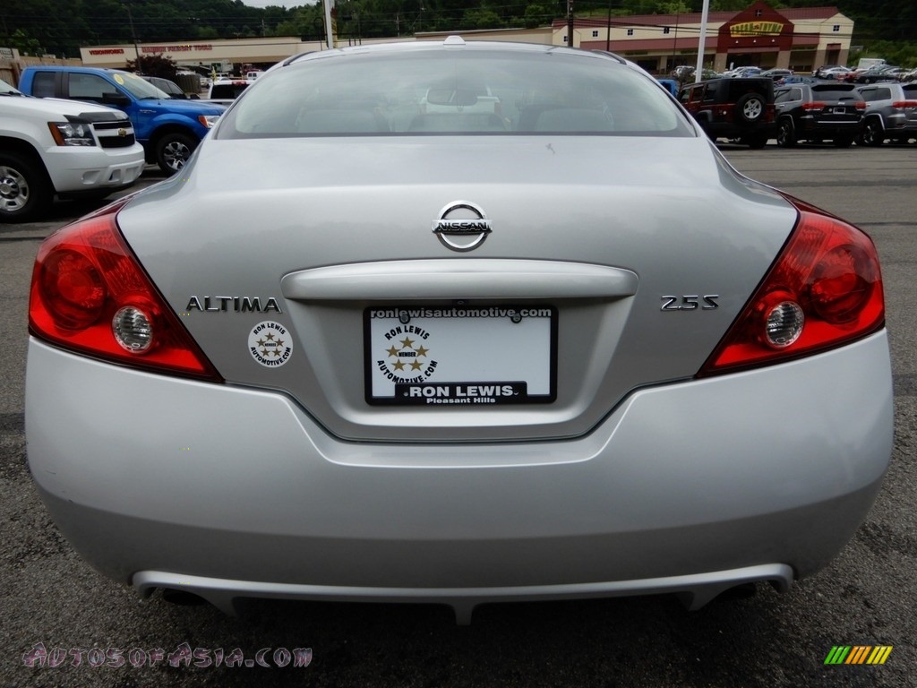 2010 Altima 2.5 S Coupe - Radiant Silver / Charcoal photo #4