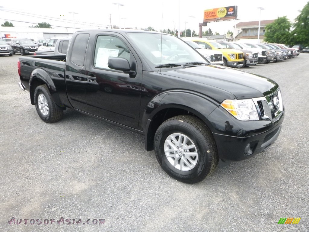 Magnetic Black / Beige Nissan Frontier SV King Cab 4x4