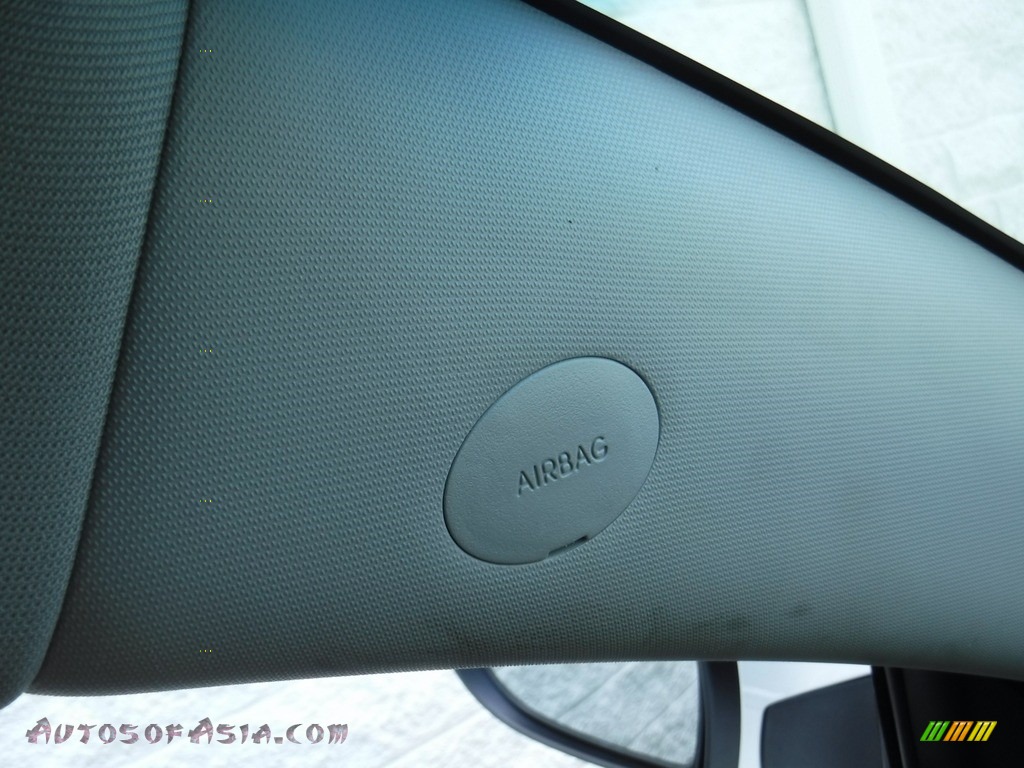 2011 Sportage EX AWD - Clear White / Black photo #23