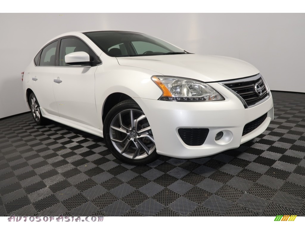 Aspen White / Charcoal Nissan Sentra SR