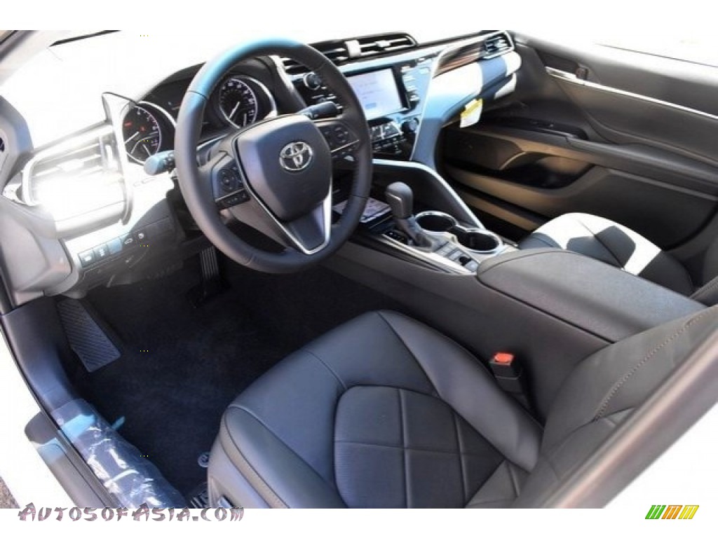 2018 Camry XLE - Wind Chill Pearl / Black photo #5