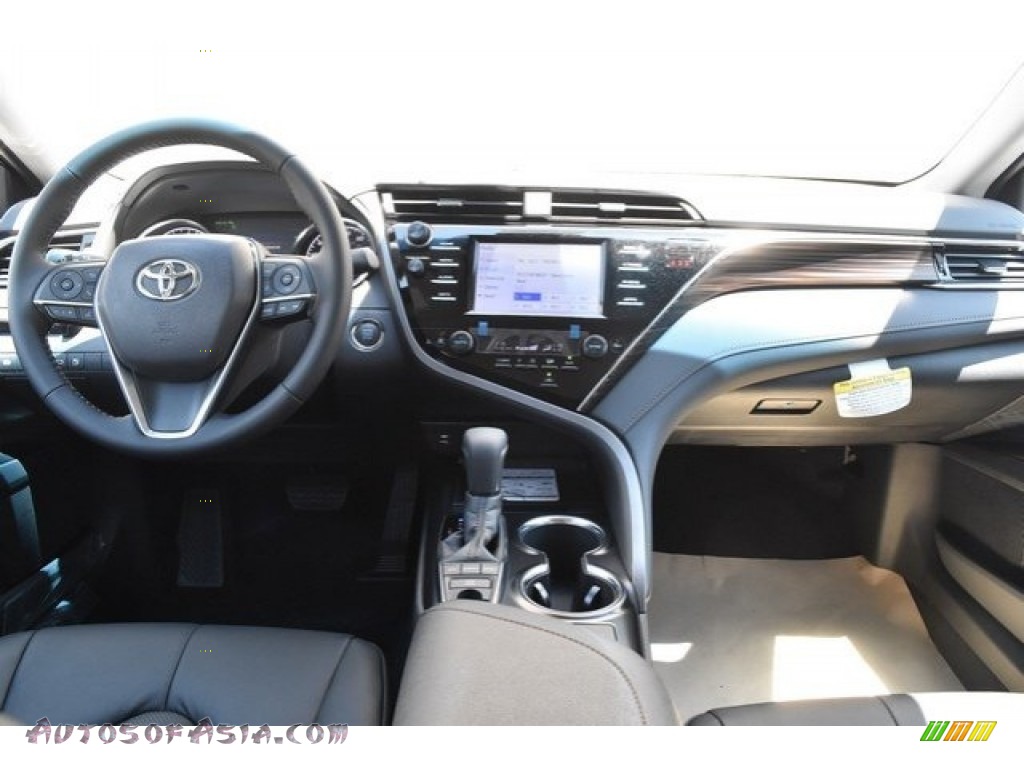 2018 Camry XLE - Wind Chill Pearl / Black photo #8