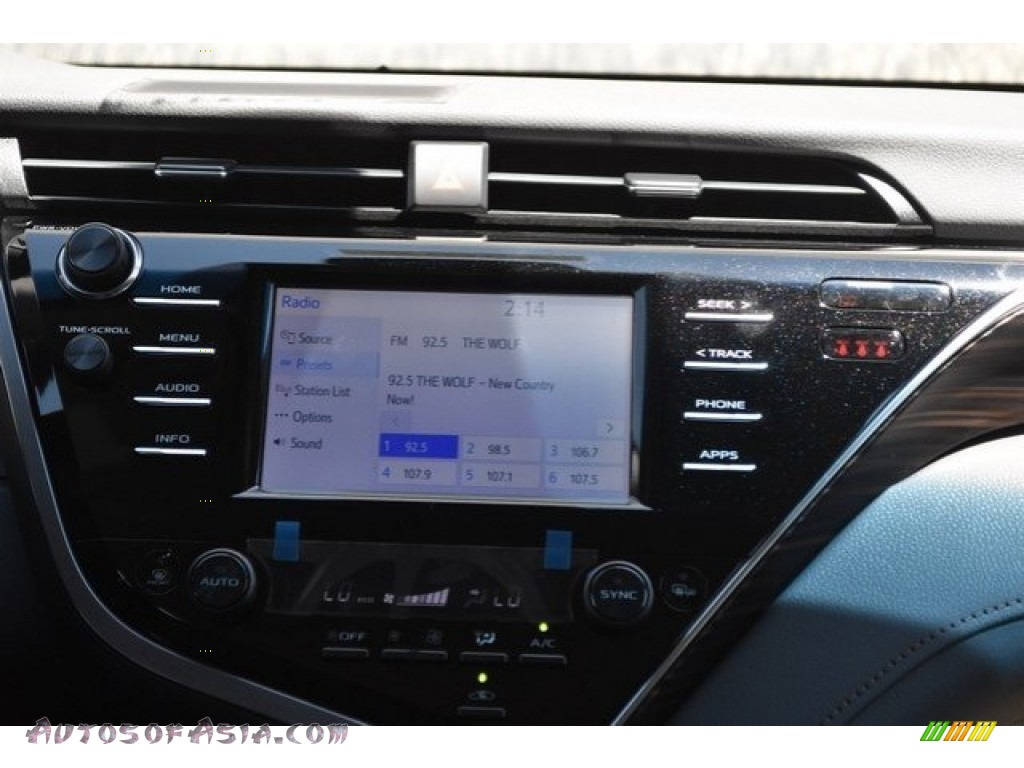 2018 Camry XLE - Wind Chill Pearl / Black photo #10