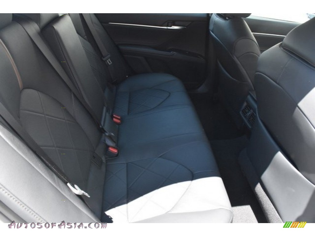 2018 Camry XLE - Wind Chill Pearl / Black photo #18