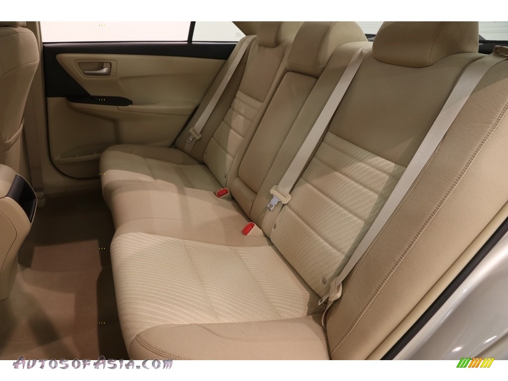 2015 Camry LE - Creme Brulee Mica / Almond photo #16