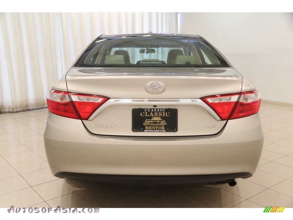 2015 Camry LE - Creme Brulee Mica / Almond photo #17