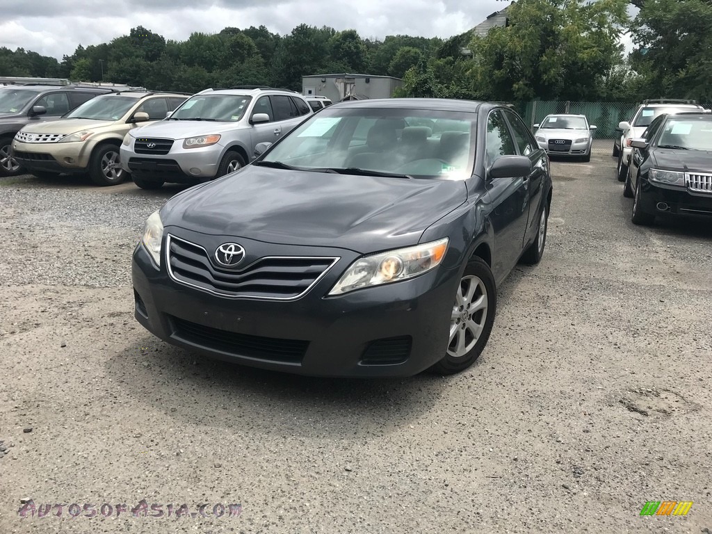 Black / Bisque Toyota Camry LE