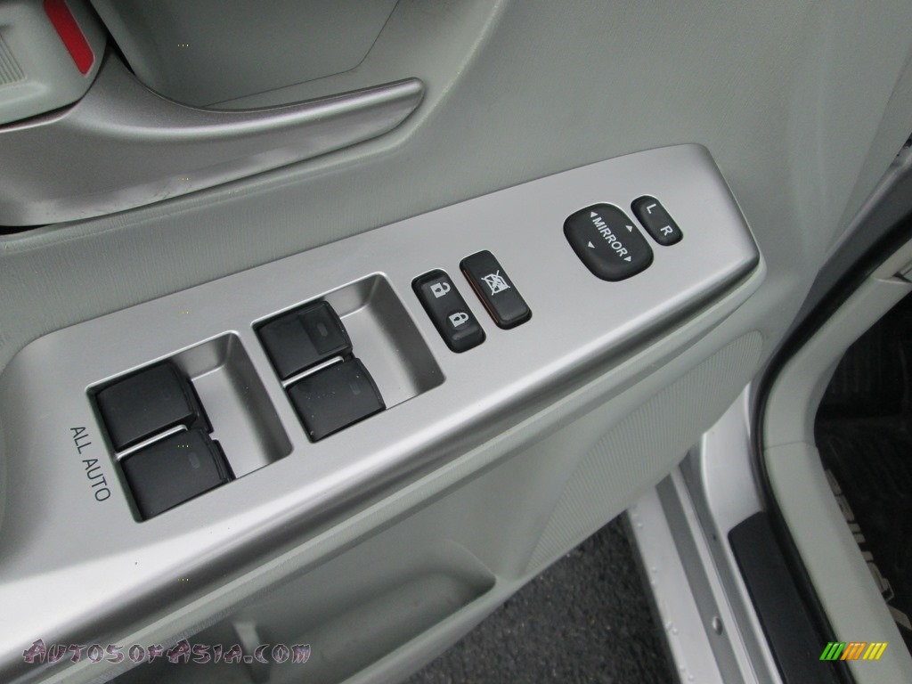 2012 Prius v Five Hybrid - Classic Silver Metallic / Misty Gray photo #15