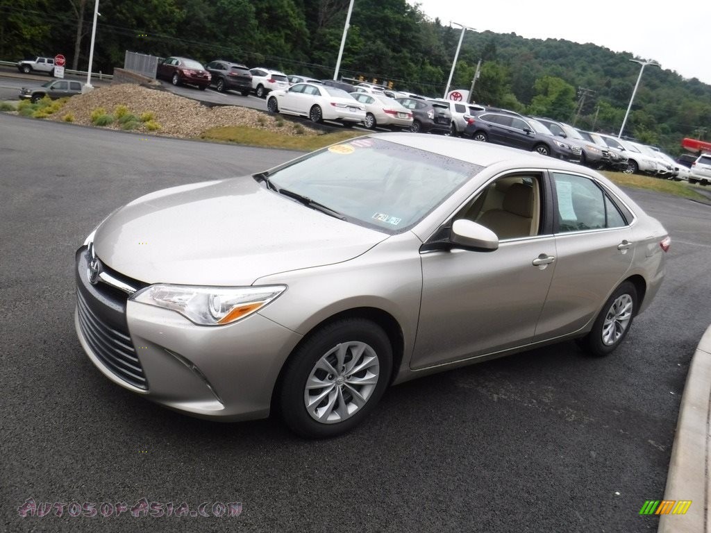 2015 Camry LE - Creme Brulee Mica / Almond photo #4