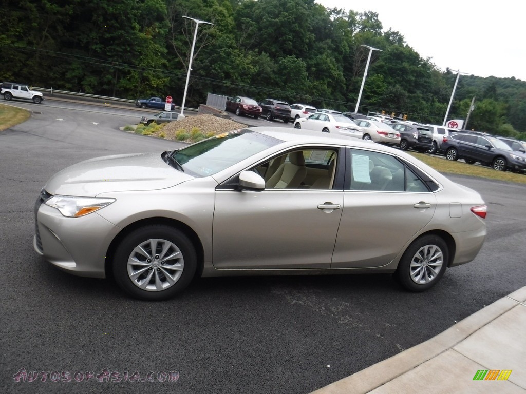 2015 Camry LE - Creme Brulee Mica / Almond photo #5