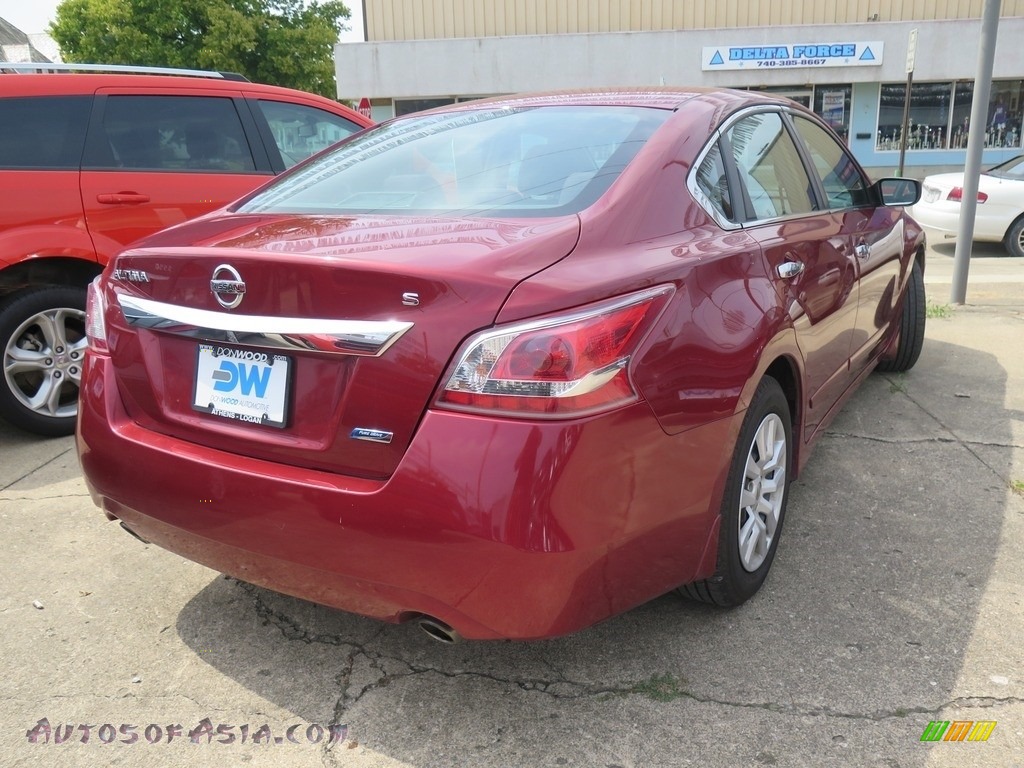 2013 Altima 2.5 S - Cayenne Red / Charcoal photo #7