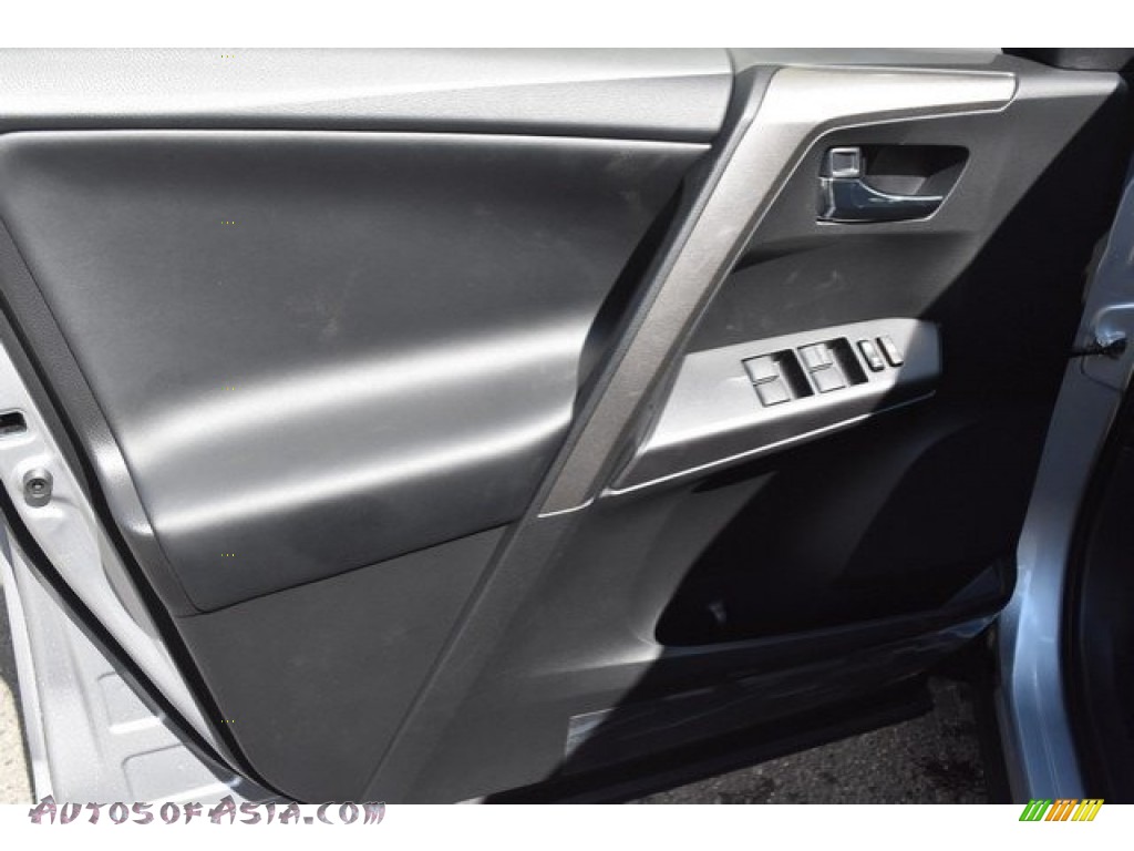 2018 RAV4 XLE AWD Hybrid - Silver Sky Metallic / Black photo #20