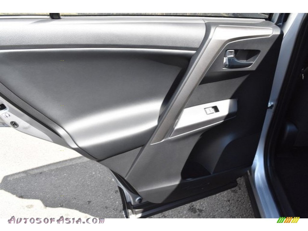 2018 RAV4 XLE AWD Hybrid - Silver Sky Metallic / Black photo #21