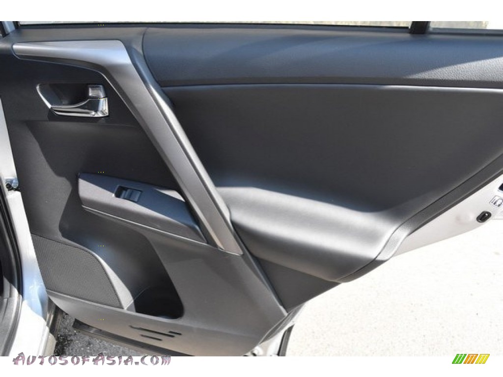 2018 RAV4 XLE AWD Hybrid - Silver Sky Metallic / Black photo #23