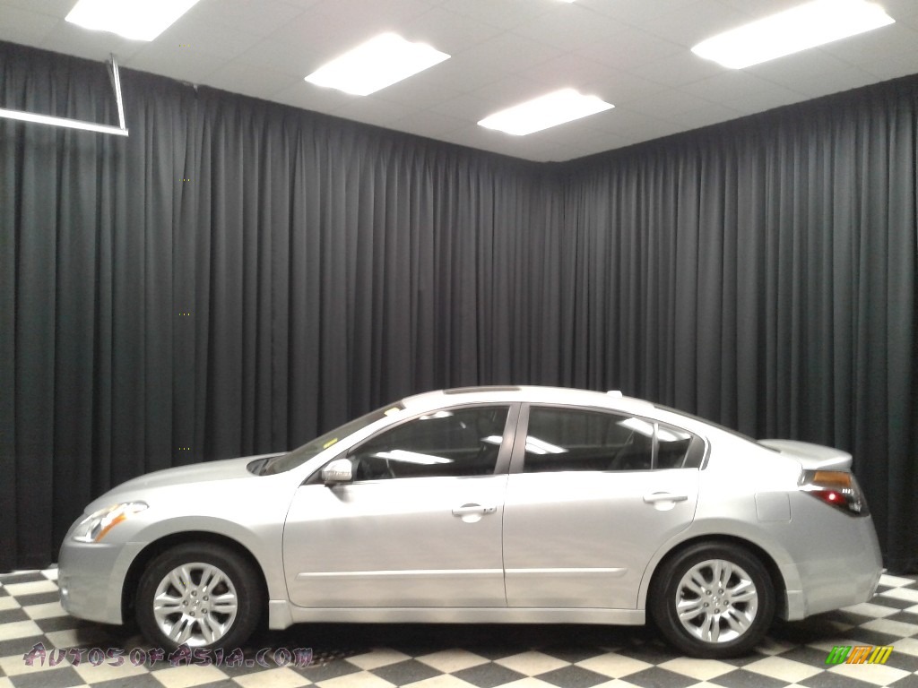 Radiant Silver / Charcoal Nissan Altima 2.5 SL