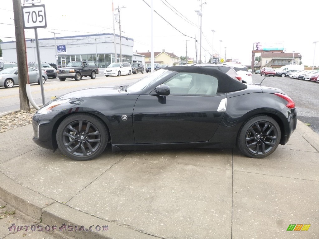 2016 370Z Touring Roadster - Magnetic Black / Gray photo #7