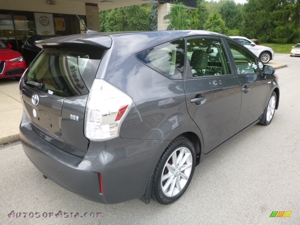 2013 Prius v Three Hybrid - Magnetic Gray Metallic / Dark Gray photo #2