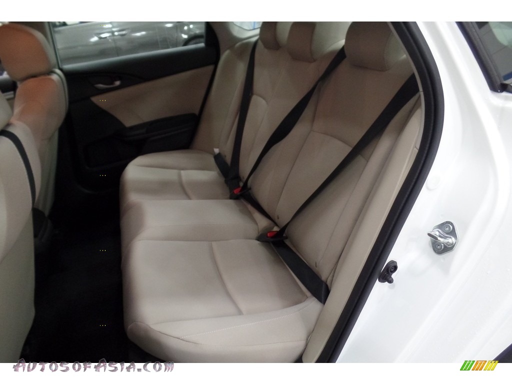 2018 Civic LX Sedan - Taffeta White / Ivory photo #26