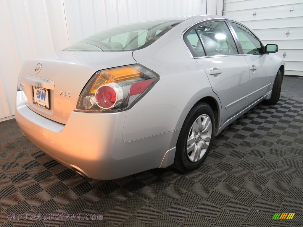 2010 Altima 2.5 S - Radiant Silver / Frost photo #14