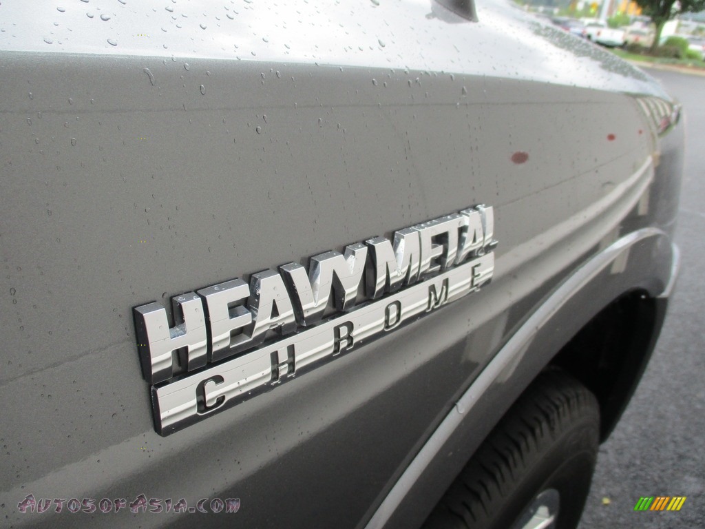 2015 Titan SV Crew Cab 4x4 - Gun Metallic / Charcoal photo #6