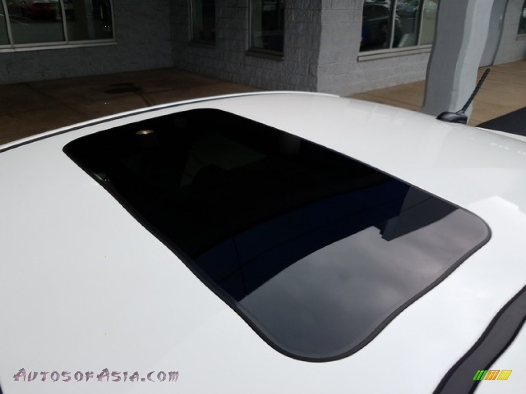 2019 Accent Limited - Frost White Pearl / Black photo #26