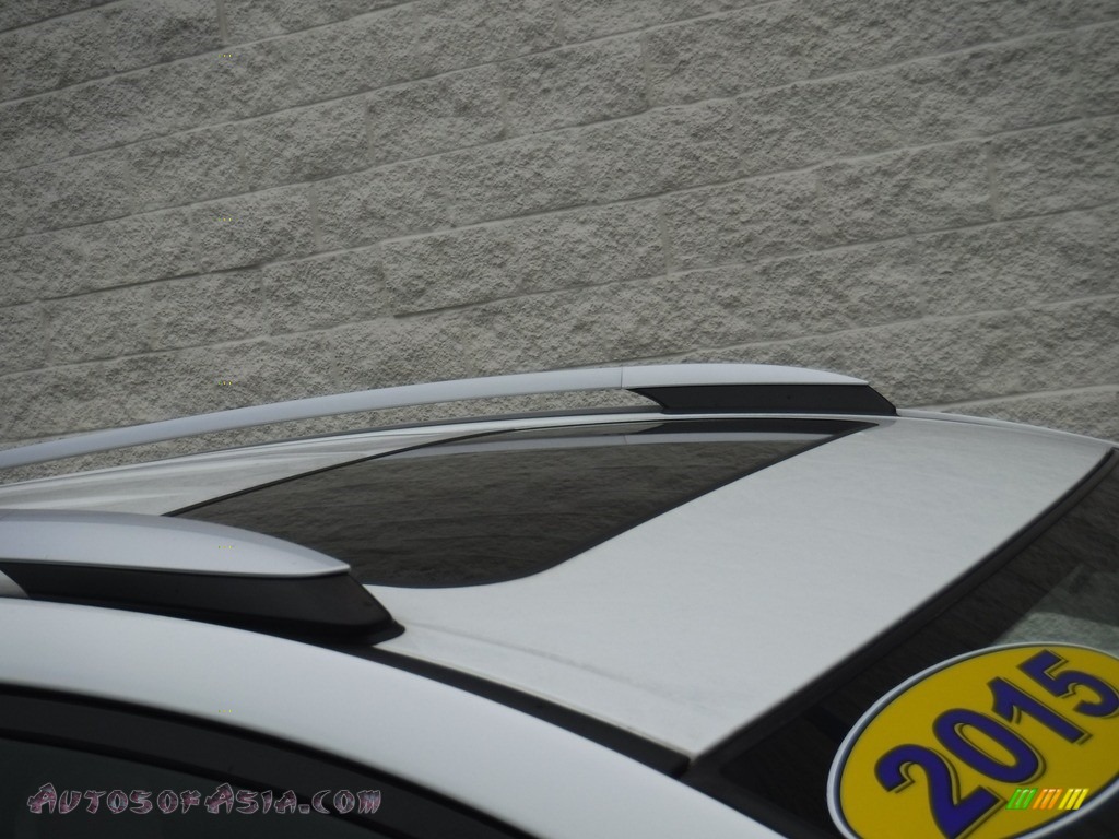 2015 RAV4 XLE AWD - Super White / Latte photo #4