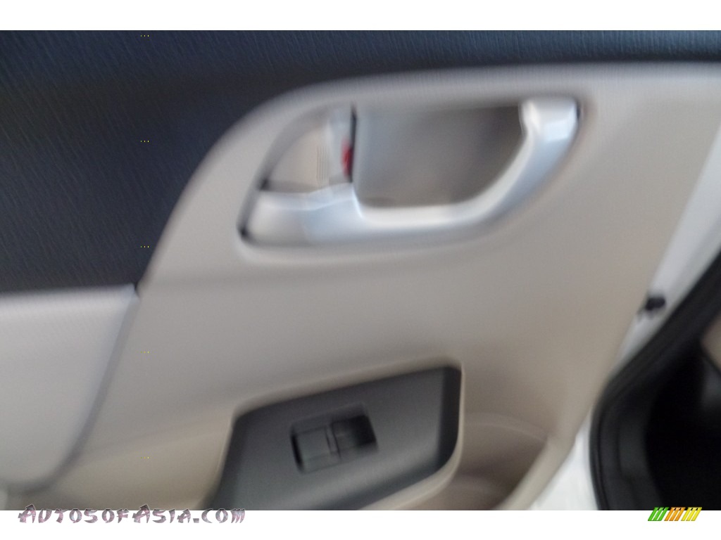 2015 Civic LX Sedan - Taffeta White / Beige photo #20