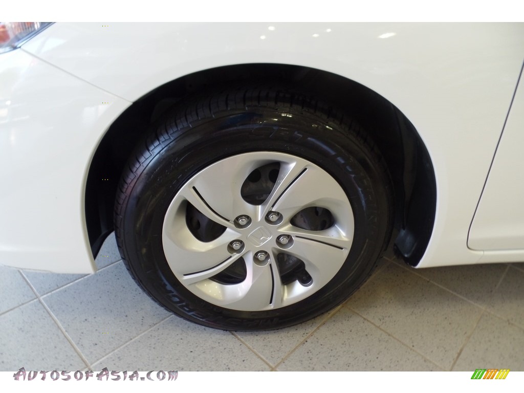 2015 Civic LX Sedan - Taffeta White / Beige photo #34