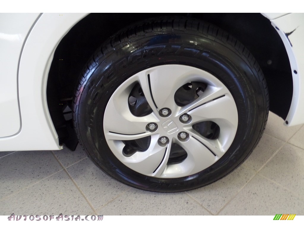 2015 Civic LX Sedan - Taffeta White / Beige photo #35