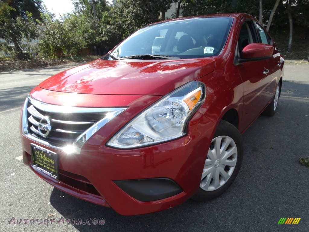 Cayenne Red / Charcoal Nissan Versa S