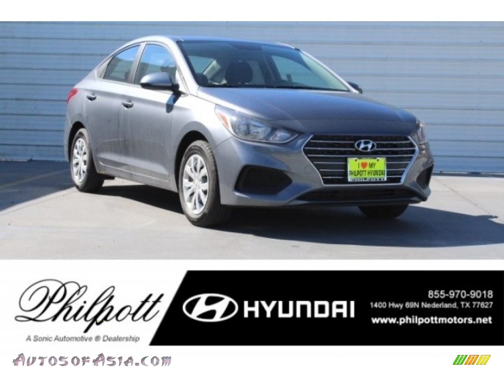 Urban Gray / Black Hyundai Accent SE