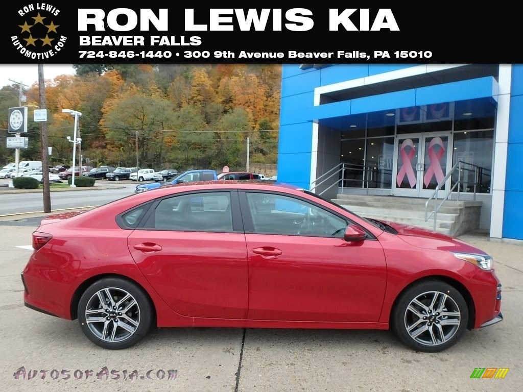 Currant Red / Black Kia Forte S