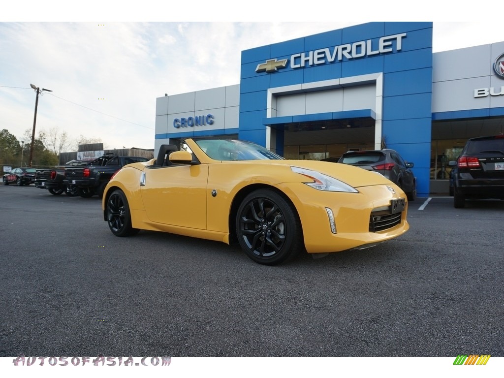 Chicane Yellow / Black Nissan 370Z Touring Roadster