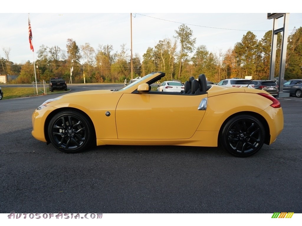2017 370Z Touring Roadster - Chicane Yellow / Black photo #10